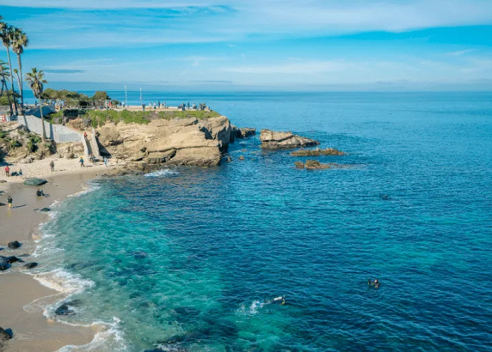 The cliffs and turquoise water of La Jolla Cove, a top San Diego snorkeling spot
